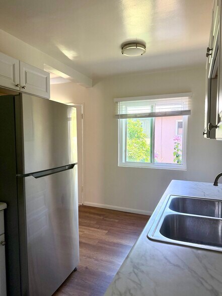Building Photo - 707 Sartori Ave