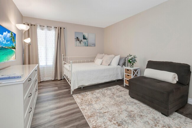 Building Photo - 22192 Rim Pointe