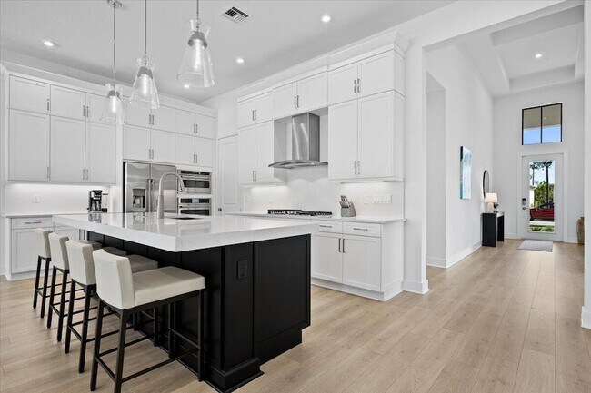 Building Photo - 13621 Le Christine Dr