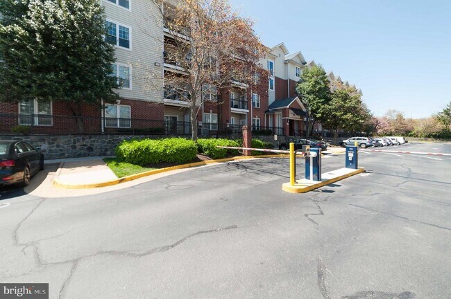 Building Photo - 1521 Spring Gate Dr.