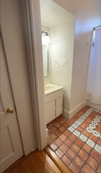 Building Photo - 2035 Joseph St