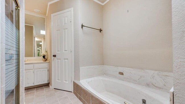 Building Photo - 7825 Silveridge Dr