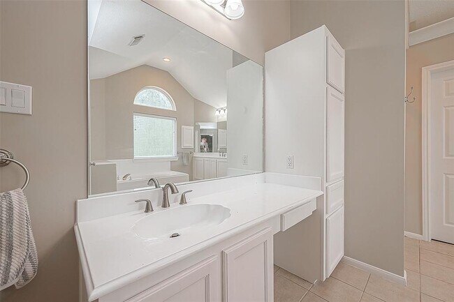 Building Photo - 1618 Savannah Dr