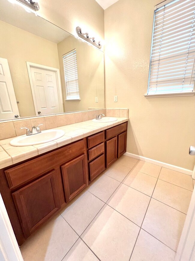 Building Photo - Modesto: $2529  3 bedroom 2.5 bath well ma...