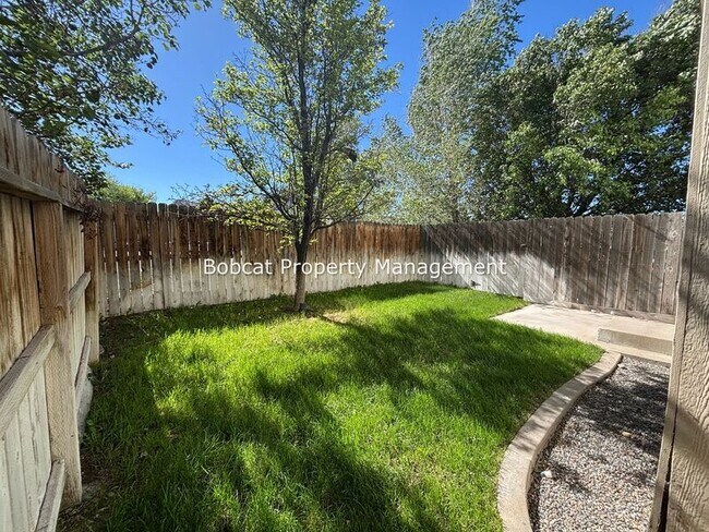 Building Photo - 217 Meadowood Ct