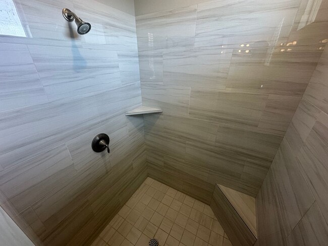 Building Photo - 3 bed plus office / 2.5 bath / 3 car Singl...