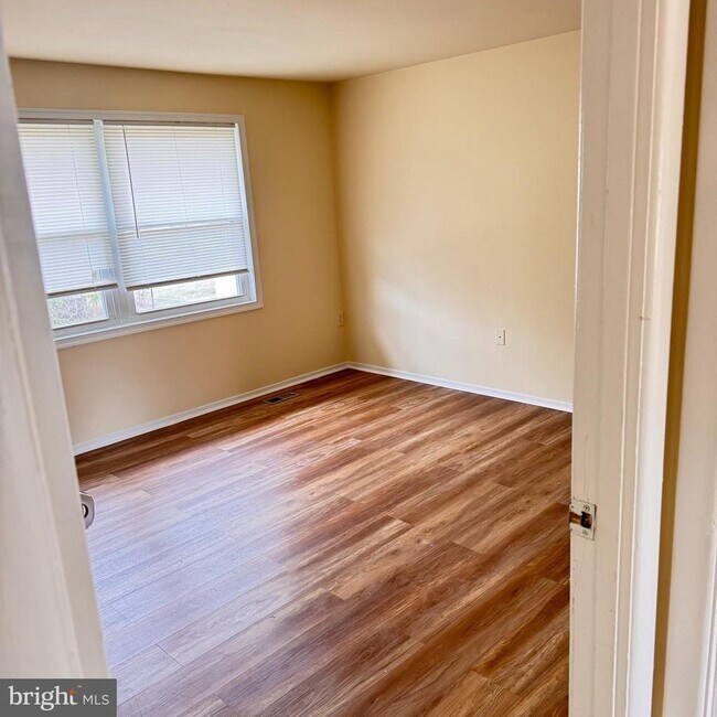 Building Photo - 820 Barkley Dr