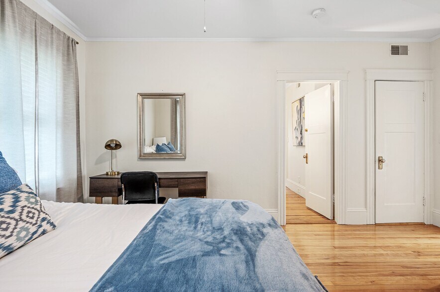 Building Photo - 9 Ivanhoe Rd