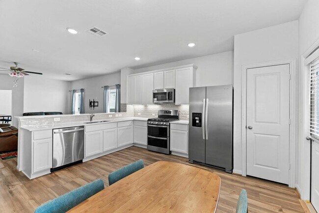 Building Photo - 216 Blue Hibiscus Dr