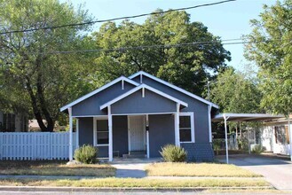 Building Photo - 602 Ceniza St