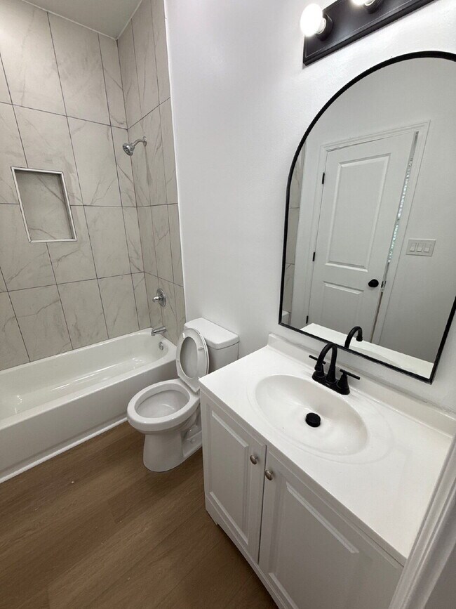 Building Photo - Fully Renovated Spacious 3BR in South Memphis – Section 8 Welcome