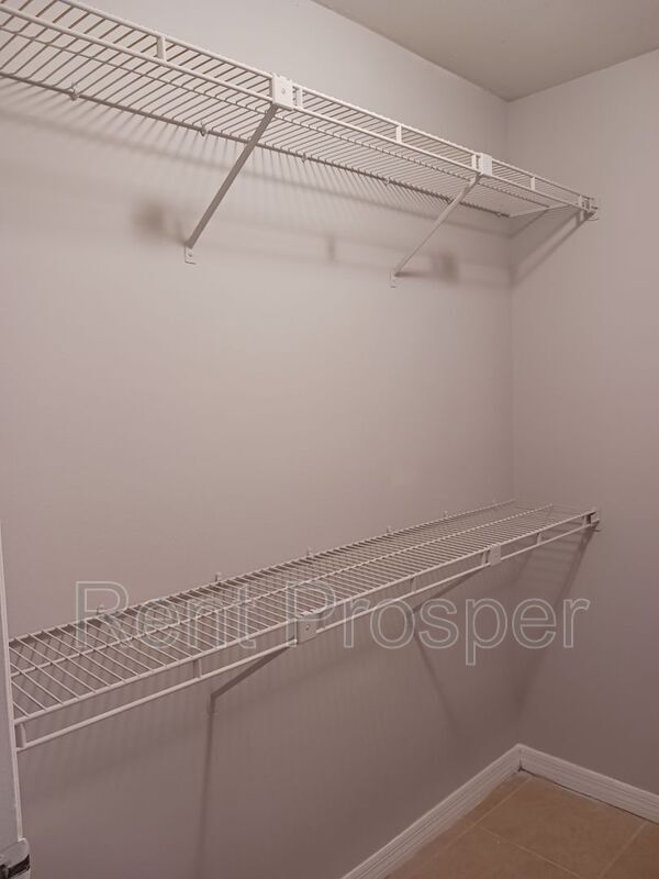 Building Photo - 4180 Versailles Dr