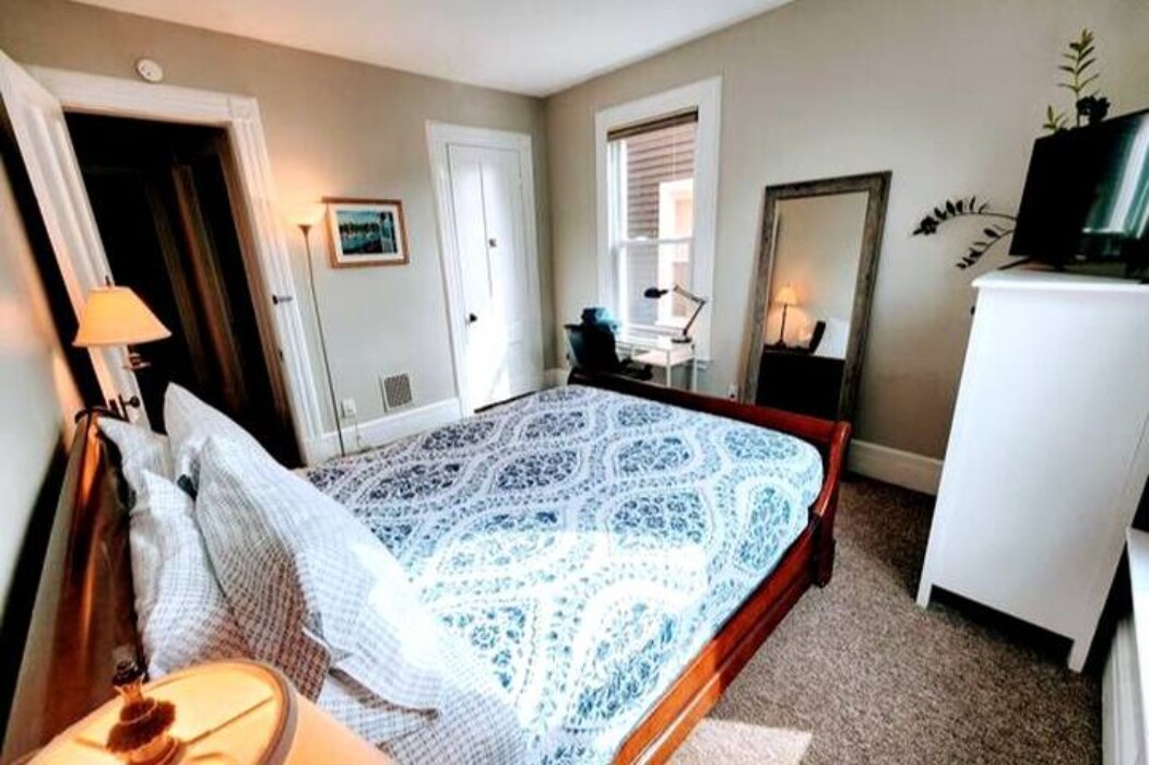 Bedroom 1 - 172 Mansfield St