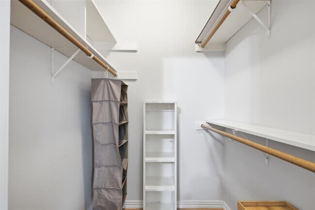 Building Photo - 908 Poplar St