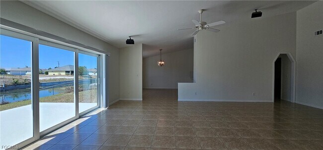 Building Photo - 420 SE 15th Terrace