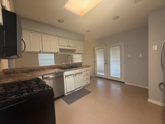 Building Photo - 609 Montwood Ct