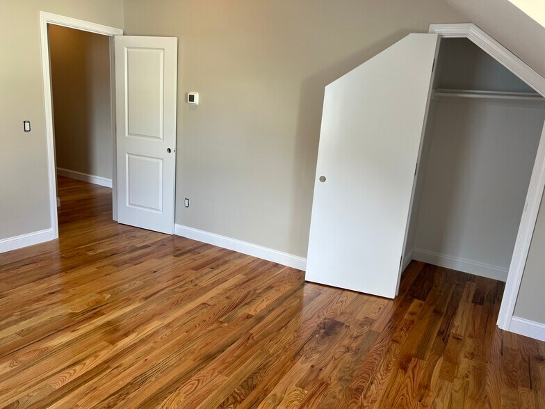 Building Photo - 11 Garfield Ave