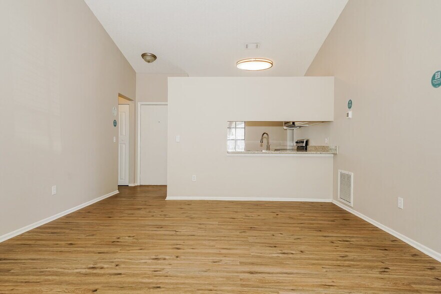 Building Photo - 1439 Lodge Terrace