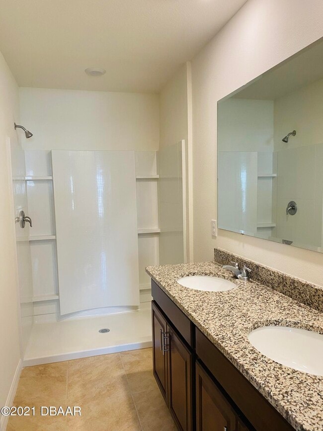 Building Photo - 8 Bella Oaks Dr