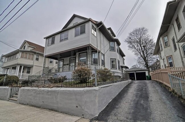 House - 28 Quincy St