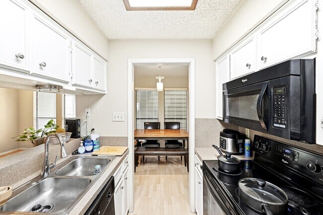 Building Photo - 2706 Salado St