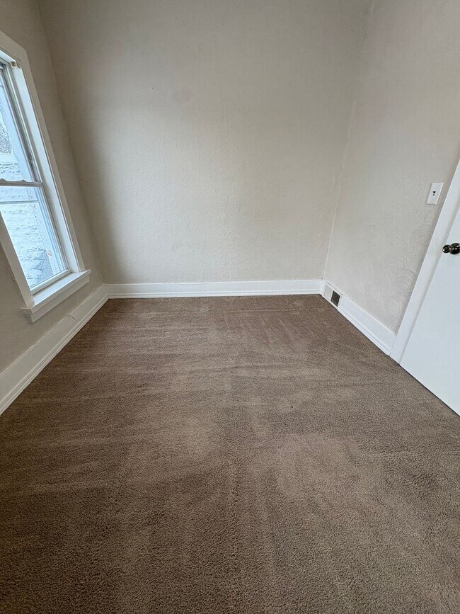 Building Photo - 2809 South Ave