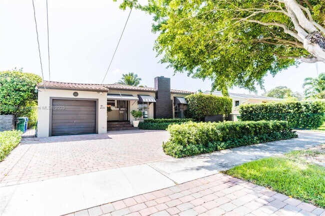 Building Photo - 1921 SW 18th Ave