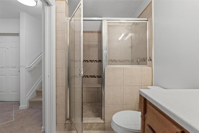 Building Photo - 390 City View Dr