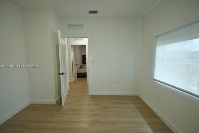 Building Photo - 1339 NW 2nd Ln