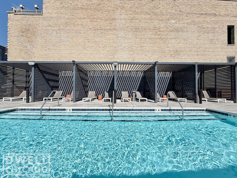 Building Photo - 1111 W Lake St