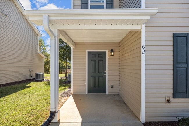 Building Photo - ONE MONTHS RENT FREE FOR THIS SPECIFIC 3 B...