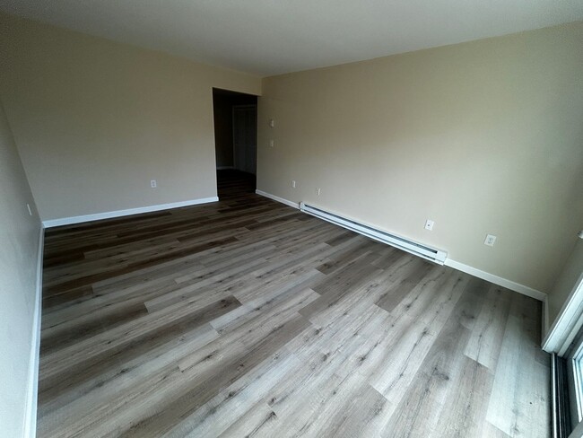 Building Photo - **FEBRUARY 2025 LEASING SPECIAL - $250 OFF...