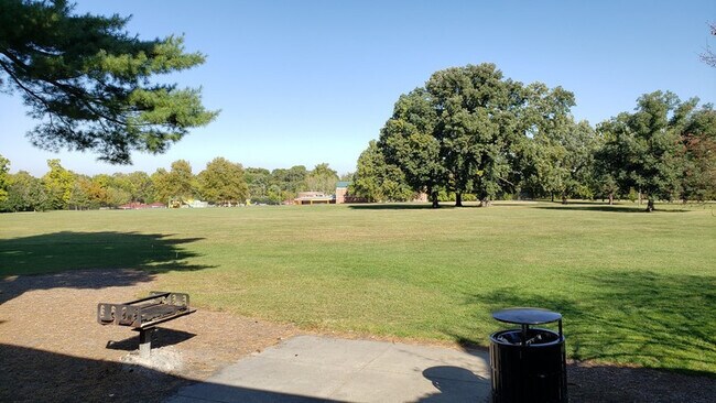 Building Photo - Historic Garfield Park Neighborhood Charmer!
