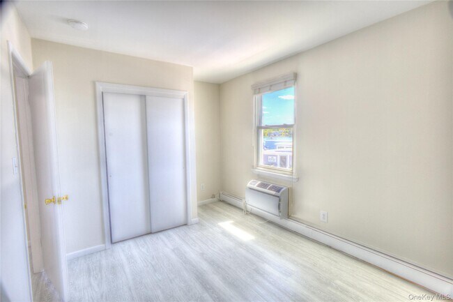 Building Photo - 3 Toms Point Ln