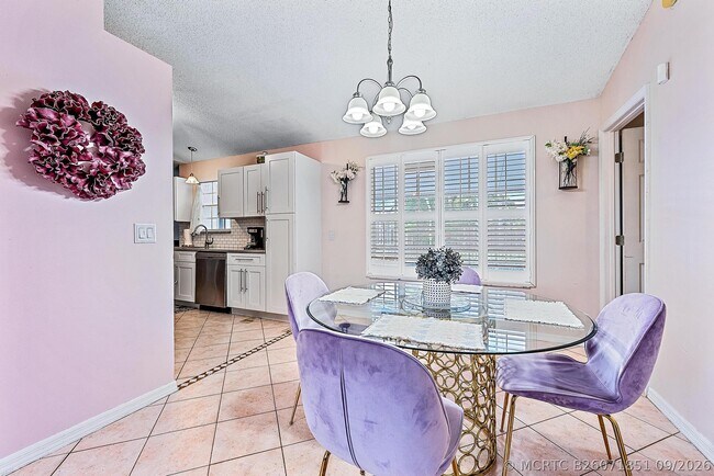 Building Photo - 414 SW Lairo Ave