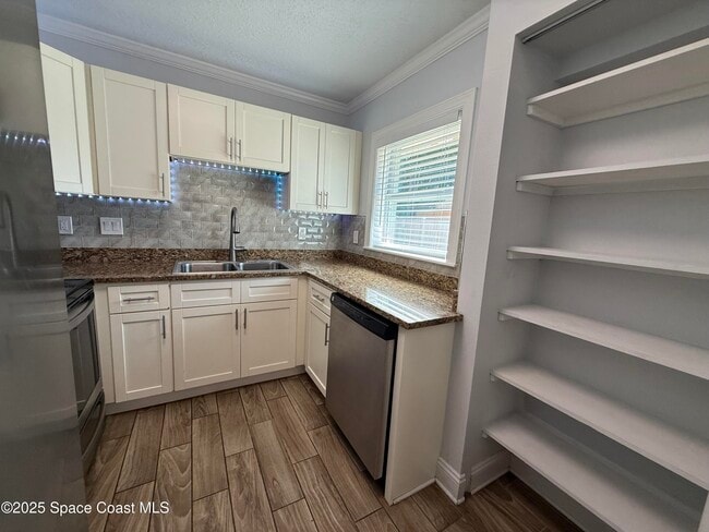 Building Photo - 337 Mc Leod Dr