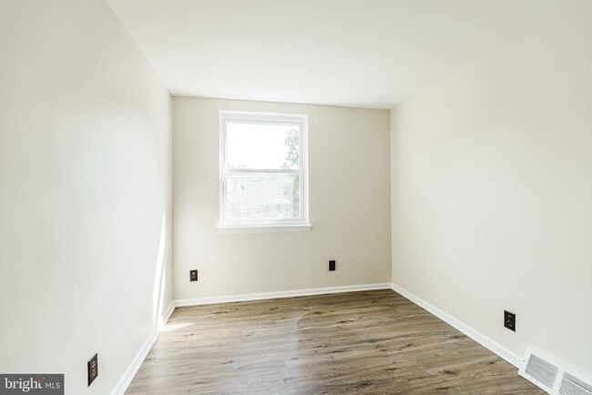 Building Photo - 116 Clement Rd