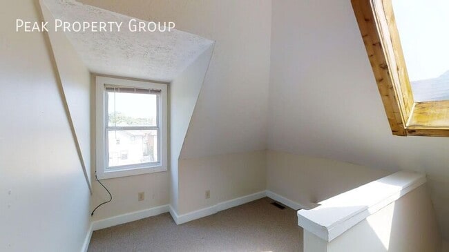 Building Photo - 1379 Indianola Ave