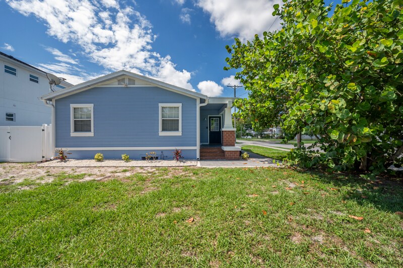 Primary Photo - 2714 W Fig St