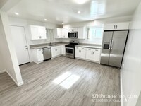 Building Photo - 3104 1/2 Bellevue Ave-114.5