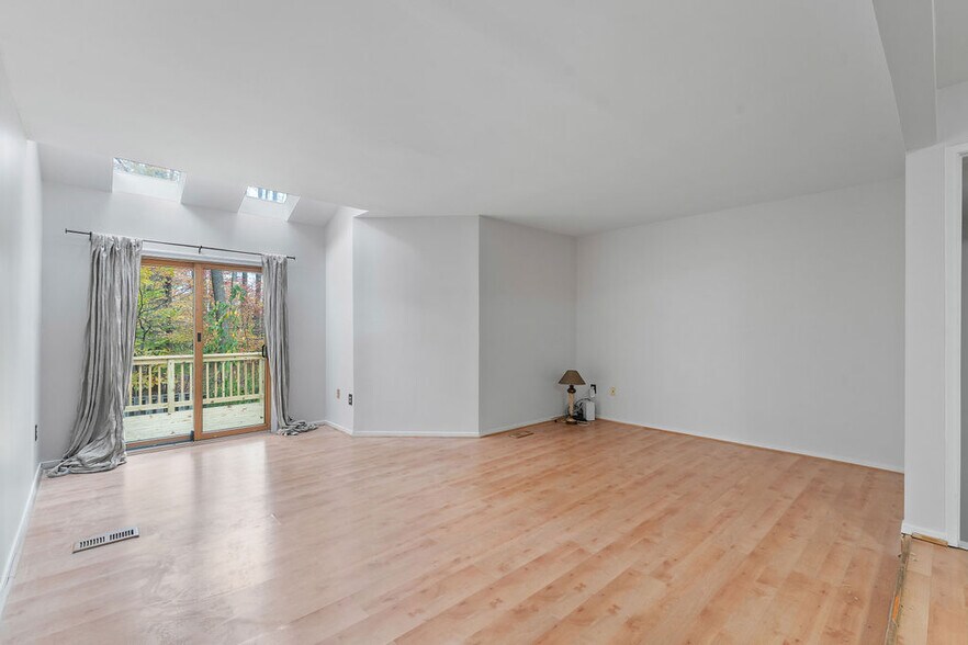 Building Photo - 14413 Long Green Dr