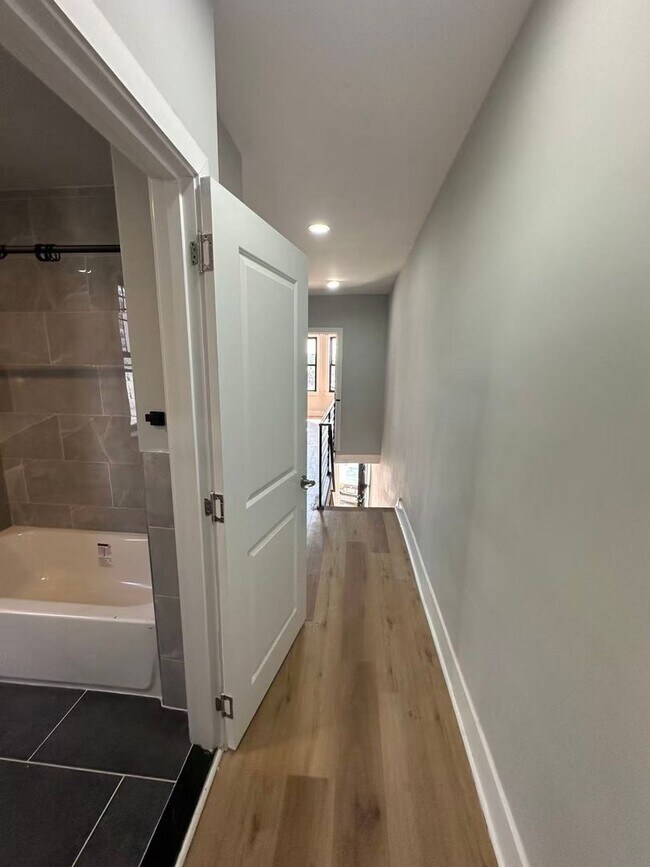 Building Photo - 3b1b house available in South Philly