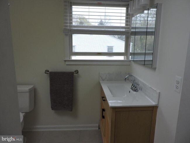 Building Photo - 115 S Bell Ave