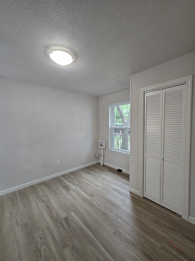 Building Photo - 1031 New York St