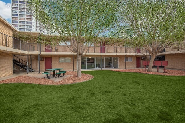 Building Photo - Parkewood