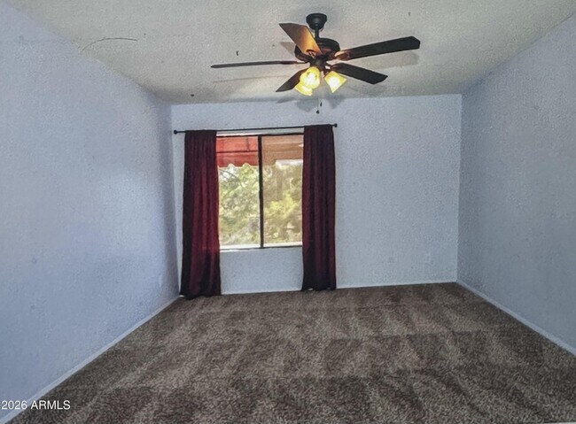 Building Photo - 33 E Beck Ln