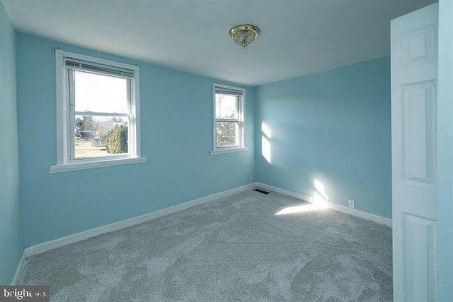 Building Photo - 607 West Lawn Ave