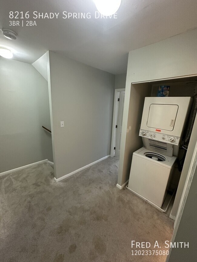 Building Photo - 8216 Shady Spring Dr