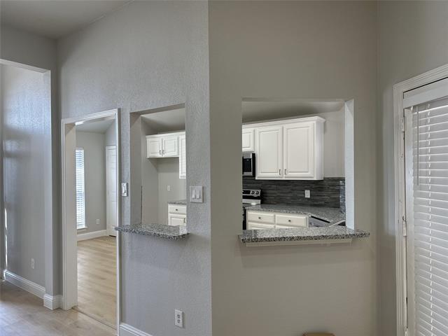 Building Photo - 3160 Delaford Dr