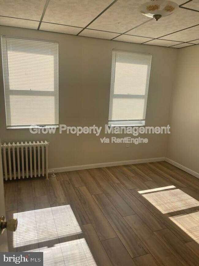 Building Photo - 925 Watkins St
